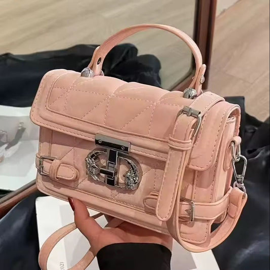 Mini Sac à Main Femme – Rose Poudré Matelassé avec Boucle Argentée