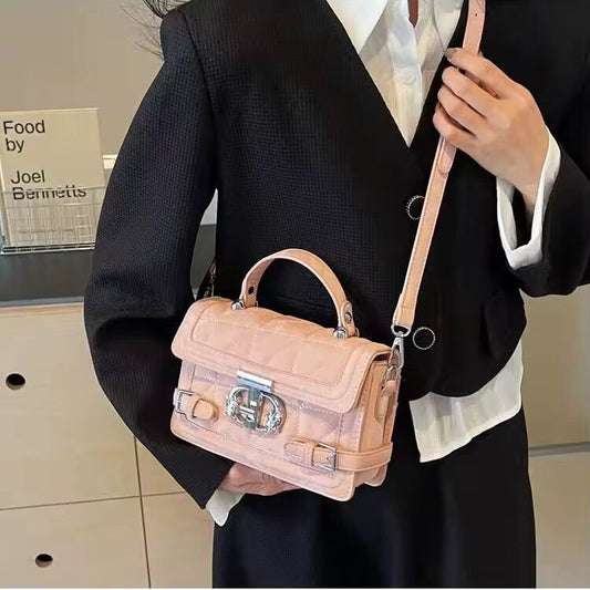 Mini Sac à Main Femme – Rose Poudré Matelassé avec Boucle Argentée